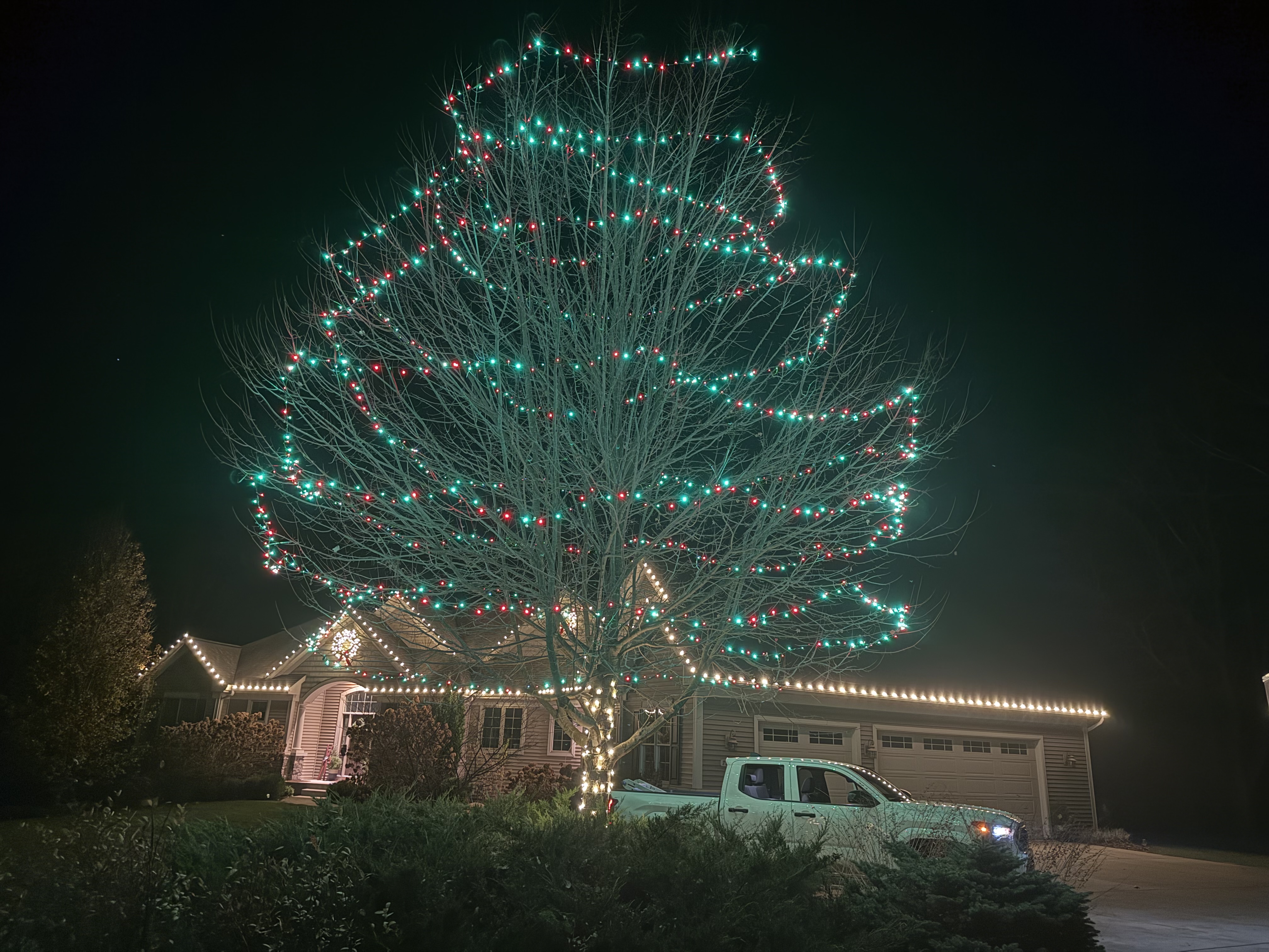 Residential holiday lighting